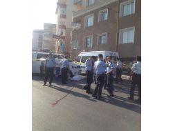 Camiye Giderken Minibüsün Altında Kalan Şahıs Hayatını Kaybetti