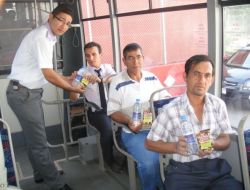 Özel Halk Otobüsünden İftar İkramı