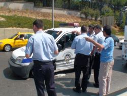 Polis Aracı Hafriyat Kamyonuna Çarptı, Bayan Polis Yaralandı