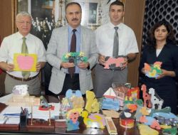 Halk Eğitim Tarafından İstihdam Edilen Engelliler, Ekolojik Oyuncak Yapıyor