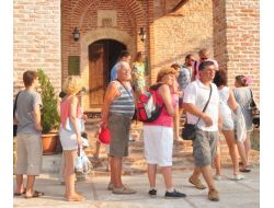Alanya’da Turistler Tarihi Camilere İlgi Gösteriyor