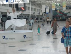 Antalya Havalimanı’nda Turistleri Semazenler Karşılıyor