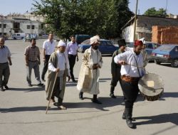 Belediye, İftara Daveti Tellal İle Yaptı