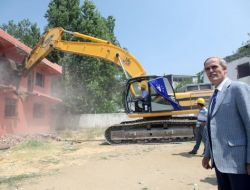 Kamulaştırma Çalışmalarıyla Mahallelere Meydan Yapılıyor