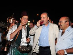 Mamak'ta Ramazan Etkinliklerinde Vatandaşa Osmanlı Şerbeti İkram Ediliyor