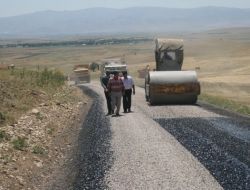 Köylerde Asfalt Çalışması Sürüyor