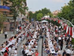 Keçiören'de 3 Bin Kişi Sokakta İftar Yaptı