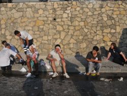 İzmir'de Dört Arabanın Karıştığı Kazada 17 Kişi Yaralandı