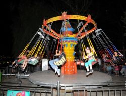 Gençlik Parkı'daki Ramazan Eğlencelerinin Tadını Çocuklar Çıkarıyor