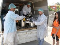 Erzincan'da Fakirlerin İftar Yemekleri Evlere Dağıtılıyor