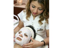 Akü, Açtığı Kozmetoloji Merkezi'nde Bayanlara Bilimsel Destek Veriyor