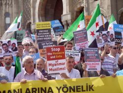 Beyazıt'ta Arakan Ve Esed Protestosu