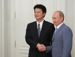 Rusya-japonya Arasında Kedi-Köpek Jesti