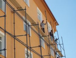 İnşaat İşçileri, Sıcak Altında Çalışırken Orucu İhmal Etmiyorlar