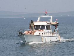 Balıkçılar Denizde Kaybolan Başkanlarını 'Trol Teknesi'yle Arıyor