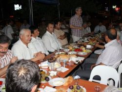 Sıcaktan Bunalan Vatandaşlar Sahurda Biraraya Geldi