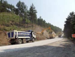 Acıpayam'ın 'Ölüm Noktası'nda Yol Genişletme Çalışmaları Başladı