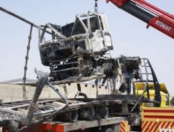 Suriye'de Yakılan Türk Tır'larından 2 Tanesi Kilis'e Getirildi