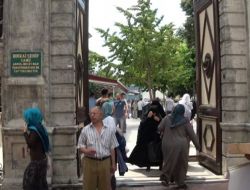 Polisten Hırka-i Şerif'te Operasyon