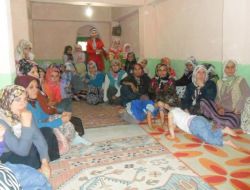 Hakkari'nin Köylerindeki Kadınlara Aile Eğitimi Veriliyor