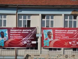 Yozgat Milli Güreşçilerin Afişleri İle Süslendi
