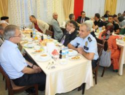 Kars’ta Şehit Ve Gazi Aileleri İftarda İl Protokolüyle Bir Araya Geldi.