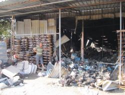 Plastik Eşya Dükkanında Yangın Çıktı