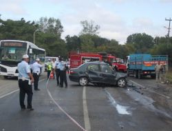 Tüp Yüklü Kamyonet Otomobille Çarpıştı: 1 Ölü, 1 Yaralı
