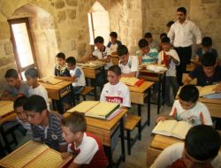 Mardin'de Camileri Dolduran Öğrenciler Hem Kuran Öğreniyor Hem De Spor Yapıyor