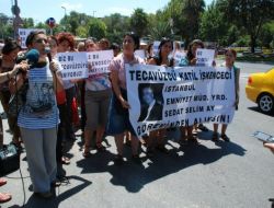 Emniyet Müdürünü Yanlış Fotoğrafla Protesto Ettiler