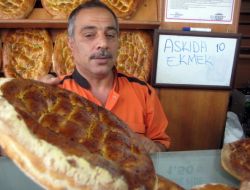 Erzurumlu Ramazan'da Askıya Ekmek Bırakmayı Unutmuyor