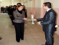 Midyat'ta Öğretmenlere Karanfilli Kutlama