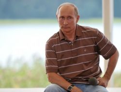 Putin: Gösterilerde Turuncu Devrim Sembolleri İncitti