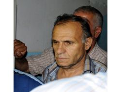 Komşusunu Pompalı Tüfekle Öldürdü