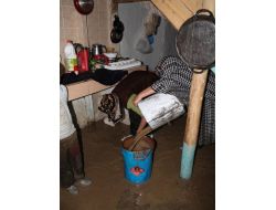 Bayburt’ta Şiddetli Yağış Ve Rüzgar Maddi Hasara Yol Açtı