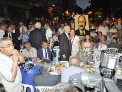 Kılıçdaroğlu, Zeytinburnu’ndaki Sokak İftarına Katıldı