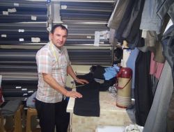 16 Yıllık Terzi, Teravih Namazı Sahur Arası Çalışıyor