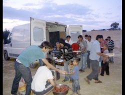 Karamanlı İşadamları Mevsimlik Tarım İşçileriyle İftar Yaptı