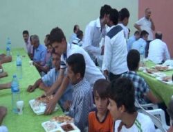 Kimse Yok Mu Derneği Gezici Aşevi Batman’da 1500 Kişiye İftar Verdi