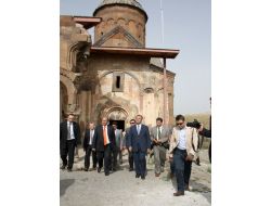 Başbakan Yardımcısı Bozdağ, Ani Harabeleri'ni Ziyaret Etti