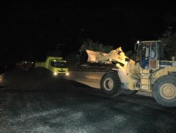 Yol Yapım Çalışmaları Sahur Sonrasında Yapılıyor