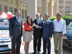 Şahinbey Belediyesi Lys Birincisine Otomobil Hediye Etti