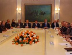 Davutoğlu, Suriyeli Kürt Muhaliflerle Bir Araya Geldi