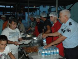Yenişehir Emniyet Müdürlüğü Bin Kişiye İftar Verdi