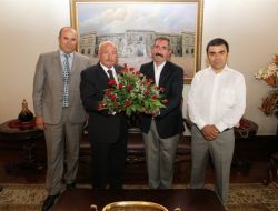 Çiçekçilerden Vali Yüksel'e Ziyaret