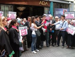 İstanbul Barosu’nun Başörtü Yasağını Protesto Ettiler