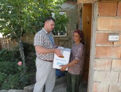 Kimse Yok Mu Derneği, Elmalı'da İhtiyaç Sahiplerine Kumanya Dağıttı