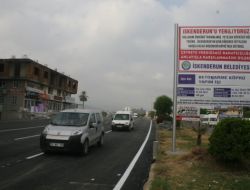 Yeni Köprüden Geçen Sürücüler Karanfille Karşılandı