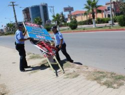 Belediye Görüntü Kirliliği Oluşturan Tabelaları Kaldırıyor