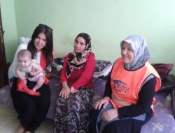 Ramazanda İhtiyaç Sahibi Bir Aileyi Evinde Ağırlıyor